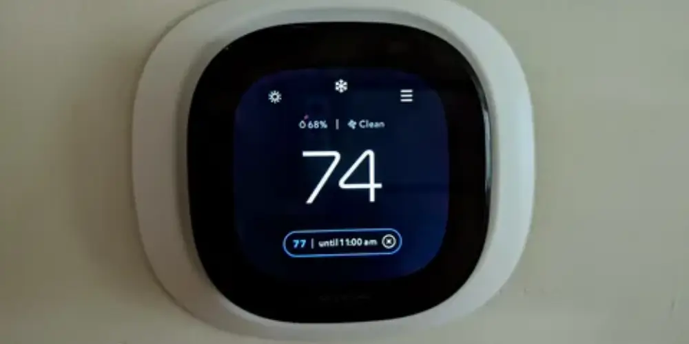Multi-stage smart thermostat for advanced HVAC systems