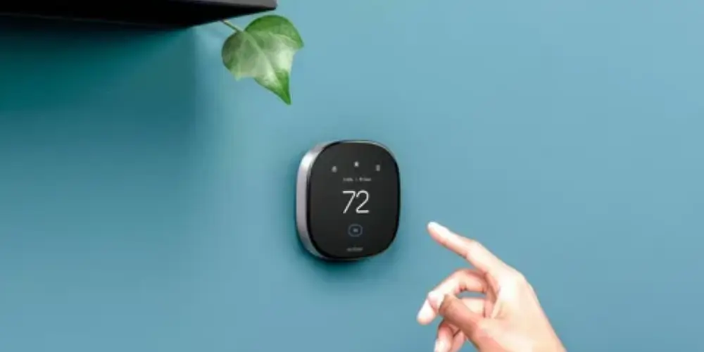 Smart thermostat with expandable sensors for changing household needs